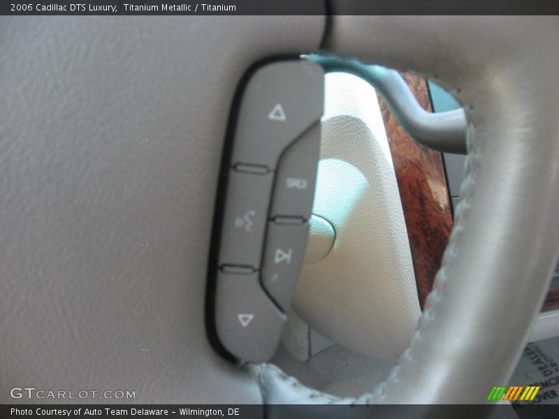 Titanium Metallic / Titanium 2006 Cadillac DTS Luxury