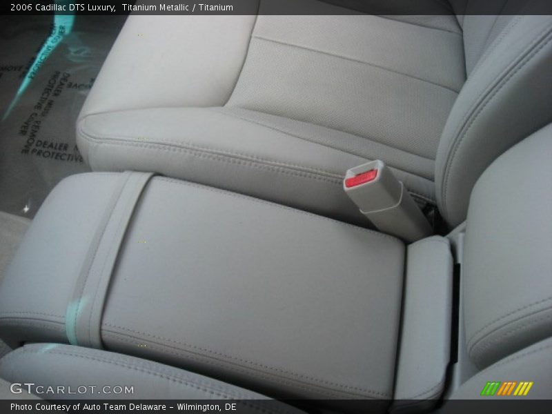 Titanium Metallic / Titanium 2006 Cadillac DTS Luxury