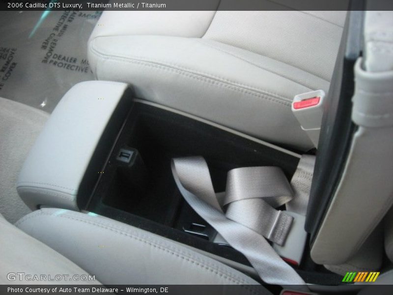 Titanium Metallic / Titanium 2006 Cadillac DTS Luxury