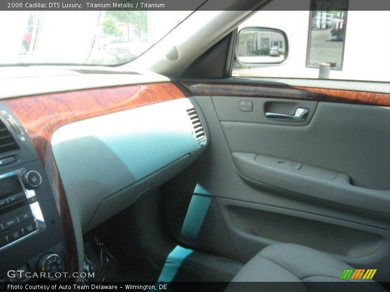 Titanium Metallic / Titanium 2006 Cadillac DTS Luxury