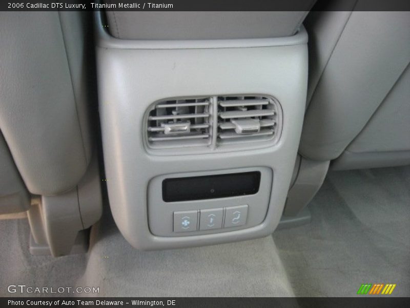 Titanium Metallic / Titanium 2006 Cadillac DTS Luxury