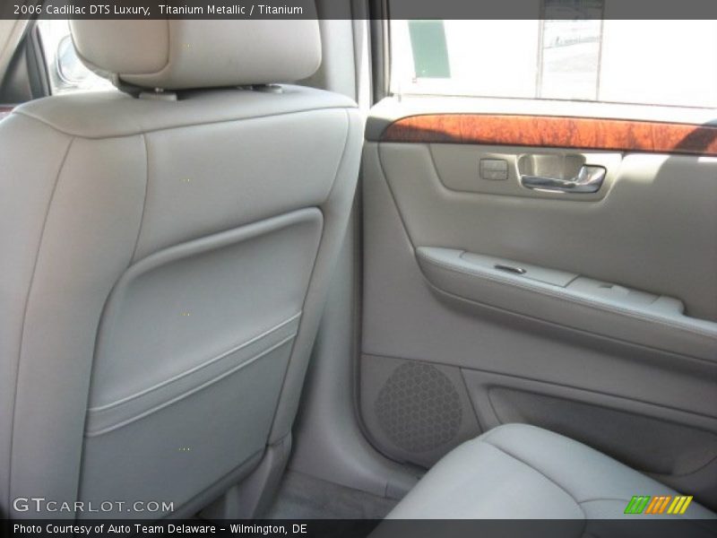 Titanium Metallic / Titanium 2006 Cadillac DTS Luxury
