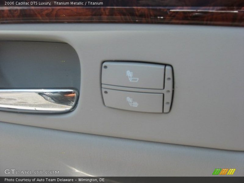 Titanium Metallic / Titanium 2006 Cadillac DTS Luxury