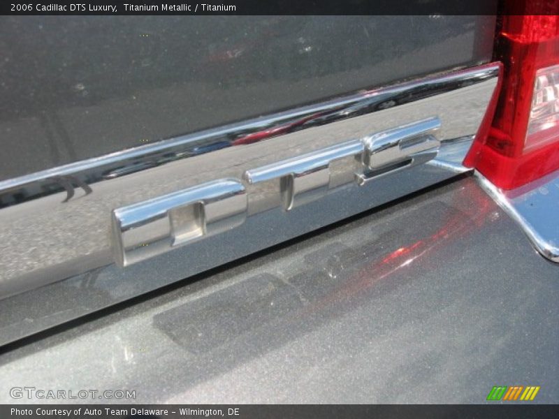 Titanium Metallic / Titanium 2006 Cadillac DTS Luxury