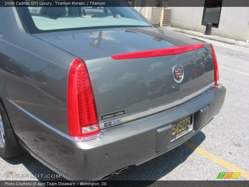 Titanium Metallic / Titanium 2006 Cadillac DTS Luxury