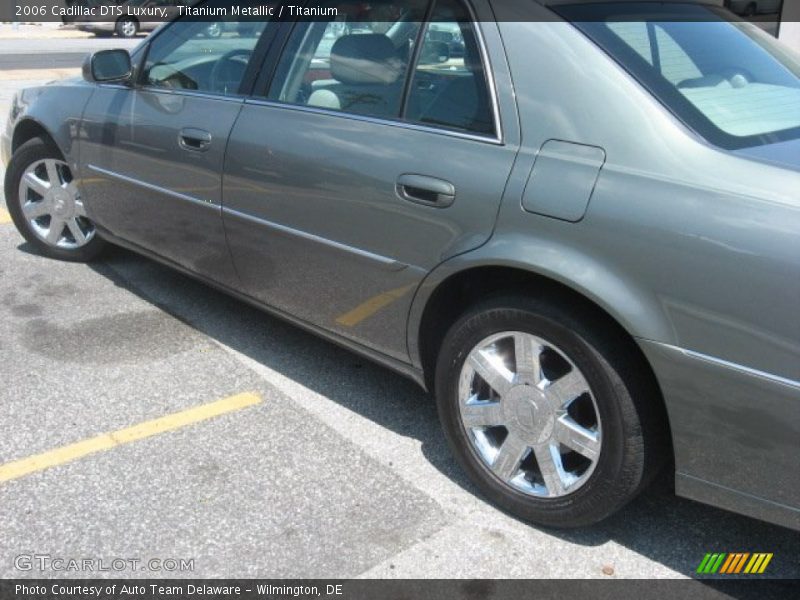 Titanium Metallic / Titanium 2006 Cadillac DTS Luxury