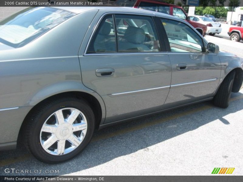 Titanium Metallic / Titanium 2006 Cadillac DTS Luxury