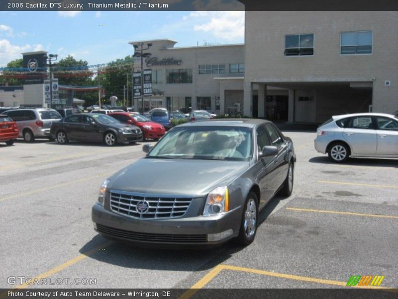 Titanium Metallic / Titanium 2006 Cadillac DTS Luxury