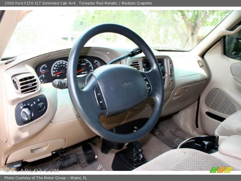Toreador Red Metallic / Medium Graphite 2000 Ford F150 XLT Extended Cab 4x4