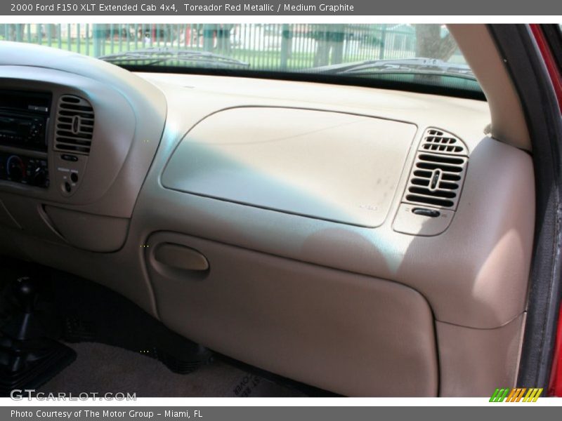Toreador Red Metallic / Medium Graphite 2000 Ford F150 XLT Extended Cab 4x4