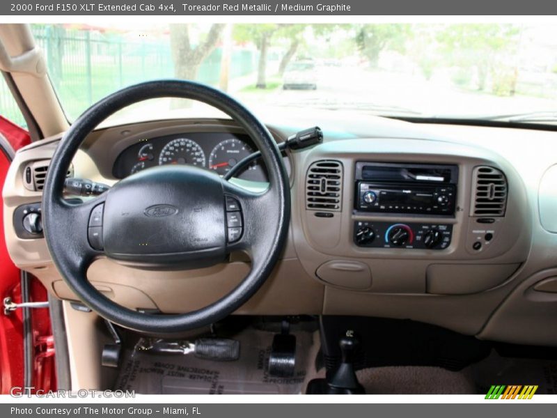 Toreador Red Metallic / Medium Graphite 2000 Ford F150 XLT Extended Cab 4x4