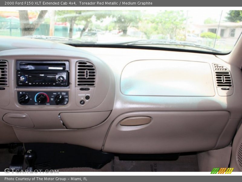 Toreador Red Metallic / Medium Graphite 2000 Ford F150 XLT Extended Cab 4x4