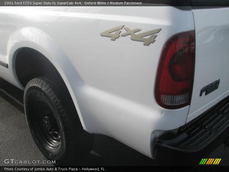 Oxford White / Medium Parchment 2001 Ford F250 Super Duty XL SuperCab 4x4