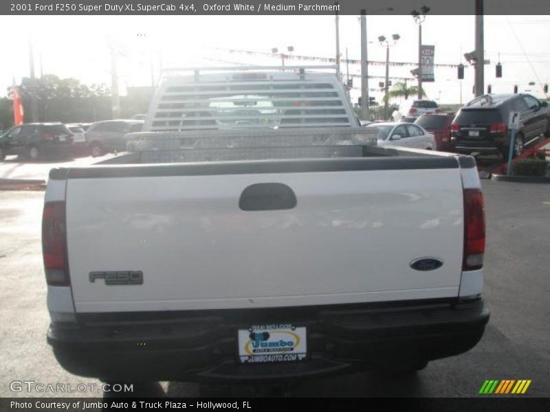 Oxford White / Medium Parchment 2001 Ford F250 Super Duty XL SuperCab 4x4