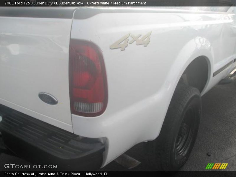 Oxford White / Medium Parchment 2001 Ford F250 Super Duty XL SuperCab 4x4