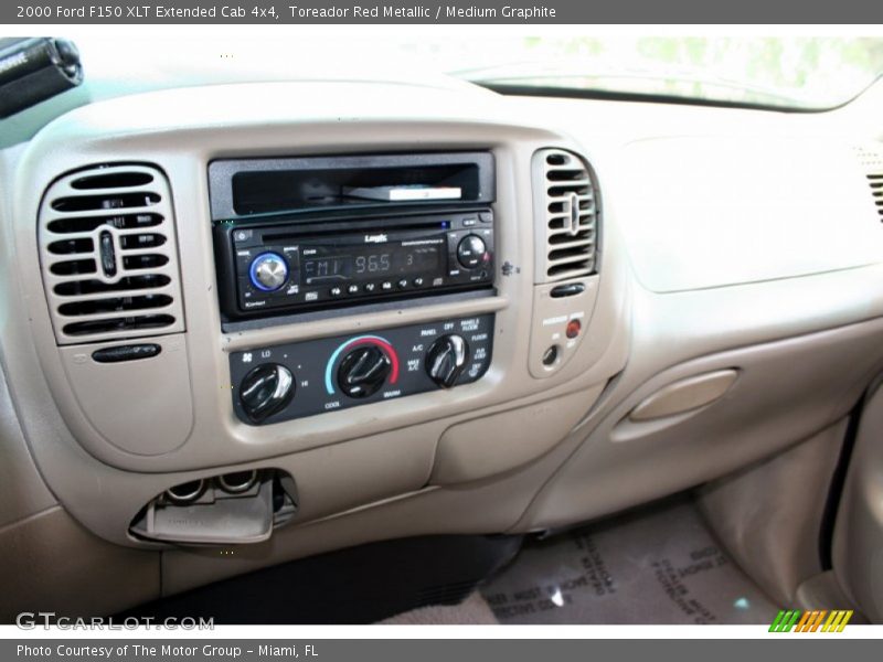 Toreador Red Metallic / Medium Graphite 2000 Ford F150 XLT Extended Cab 4x4