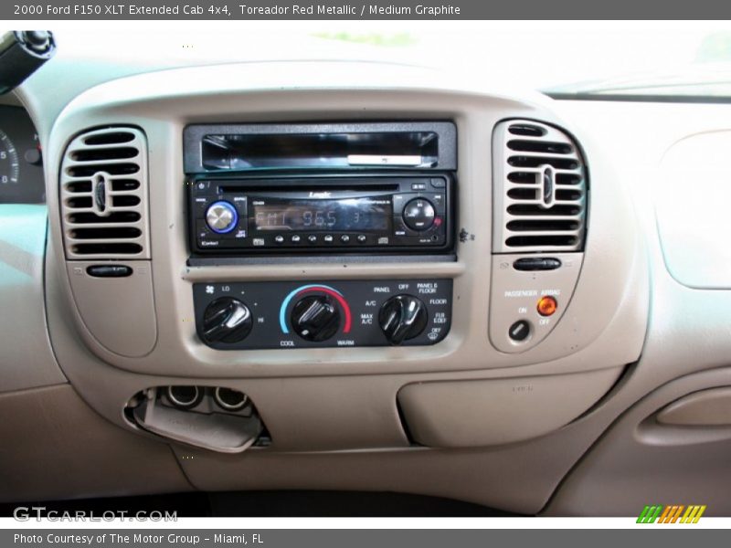 Toreador Red Metallic / Medium Graphite 2000 Ford F150 XLT Extended Cab 4x4