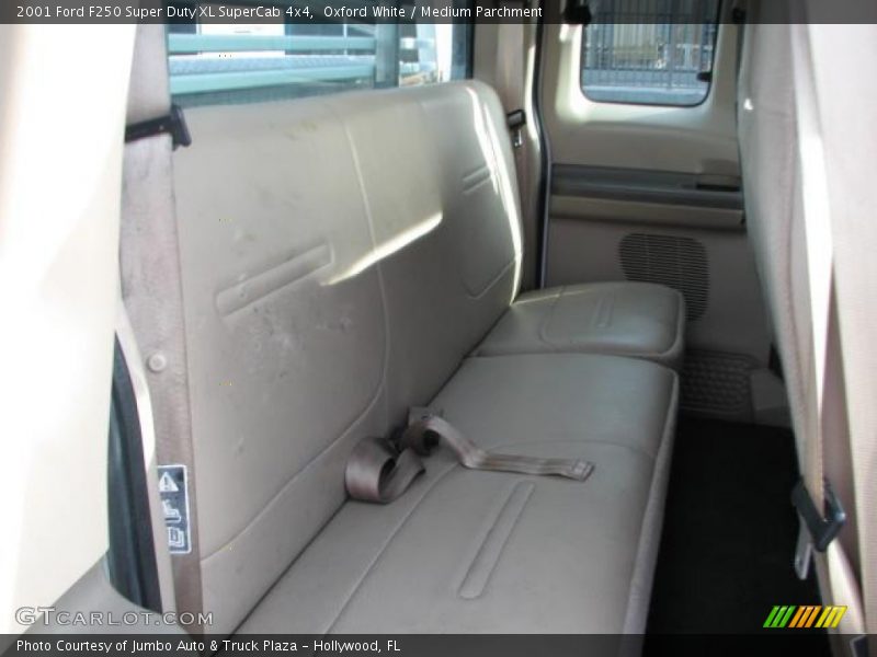 Oxford White / Medium Parchment 2001 Ford F250 Super Duty XL SuperCab 4x4