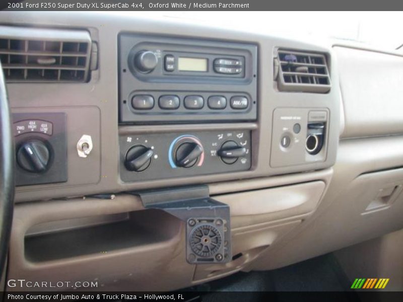 Oxford White / Medium Parchment 2001 Ford F250 Super Duty XL SuperCab 4x4