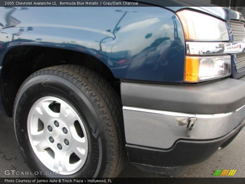 Bermuda Blue Metallic / Gray/Dark Charcoal 2005 Chevrolet Avalanche LS