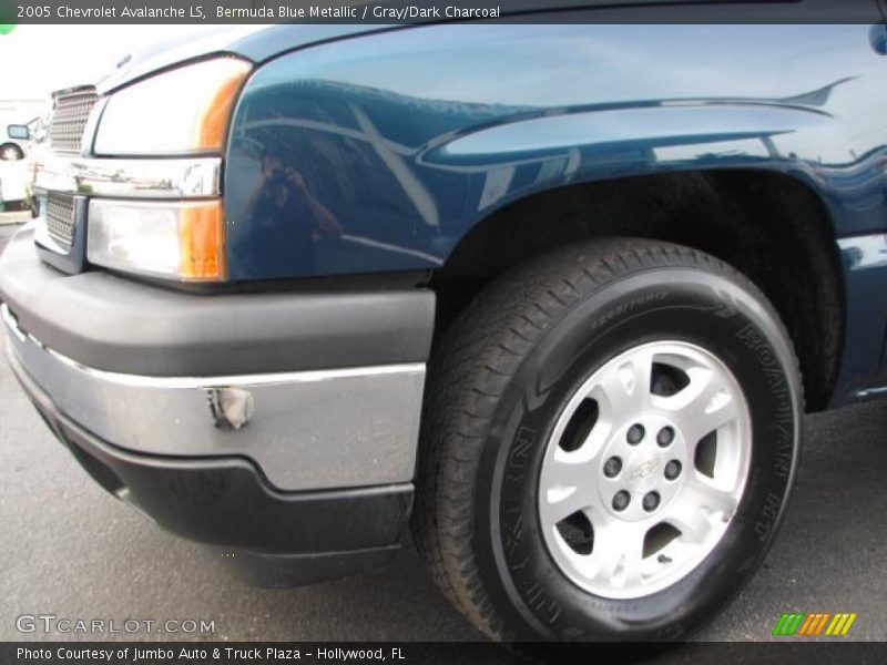 Bermuda Blue Metallic / Gray/Dark Charcoal 2005 Chevrolet Avalanche LS