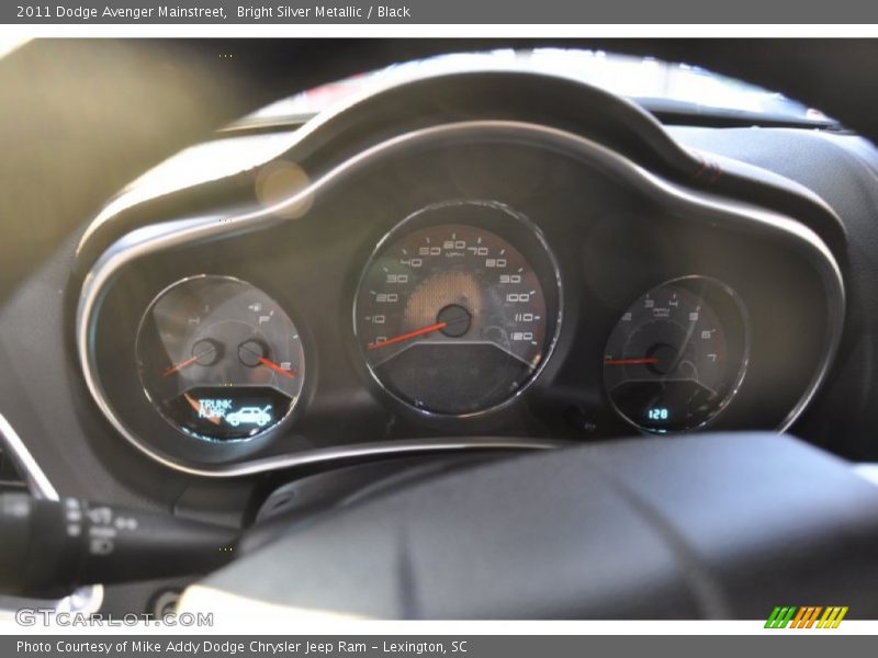 Bright Silver Metallic / Black 2011 Dodge Avenger Mainstreet