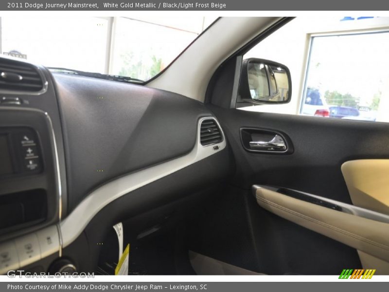 White Gold Metallic / Black/Light Frost Beige 2011 Dodge Journey Mainstreet
