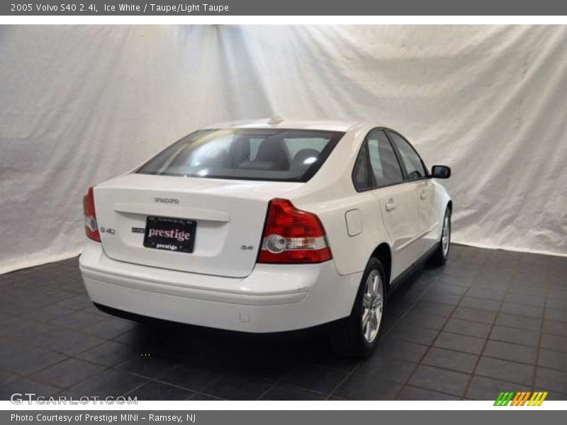 Ice White / Taupe/Light Taupe 2005 Volvo S40 2.4i