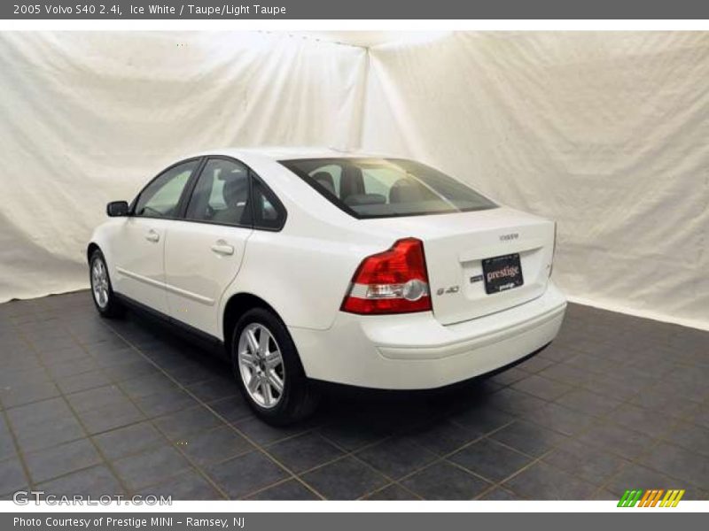 Ice White / Taupe/Light Taupe 2005 Volvo S40 2.4i