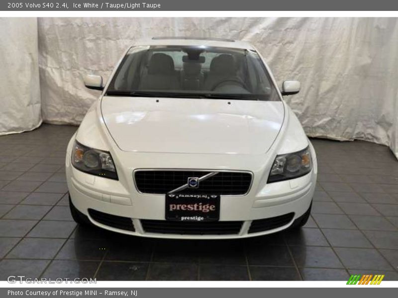Ice White / Taupe/Light Taupe 2005 Volvo S40 2.4i