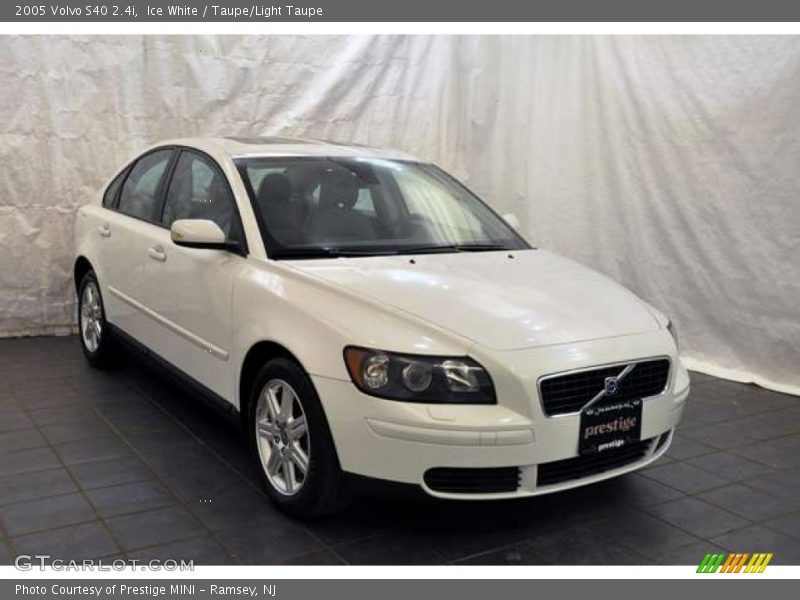 Ice White / Taupe/Light Taupe 2005 Volvo S40 2.4i