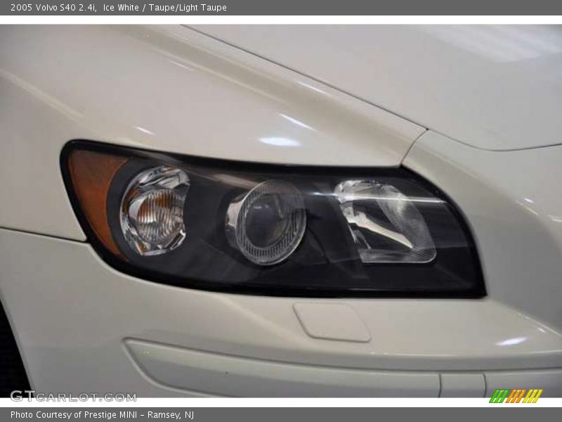 Ice White / Taupe/Light Taupe 2005 Volvo S40 2.4i