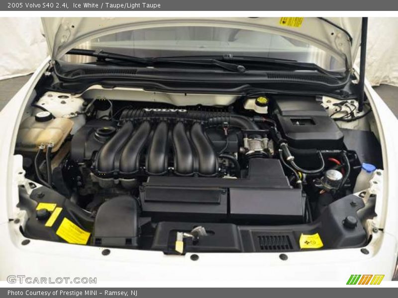 Ice White / Taupe/Light Taupe 2005 Volvo S40 2.4i