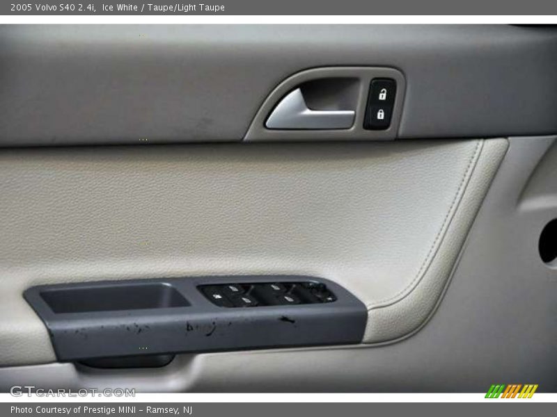 Ice White / Taupe/Light Taupe 2005 Volvo S40 2.4i
