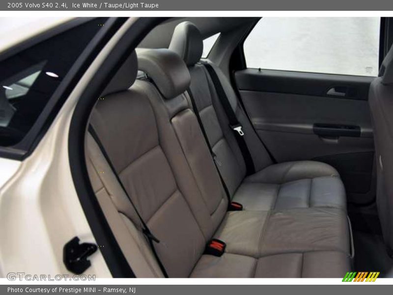 Ice White / Taupe/Light Taupe 2005 Volvo S40 2.4i