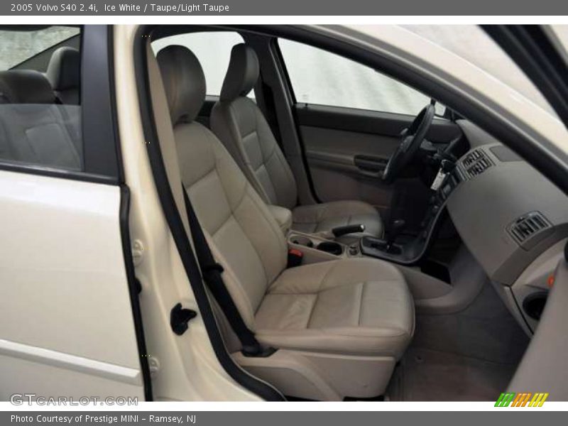 Ice White / Taupe/Light Taupe 2005 Volvo S40 2.4i