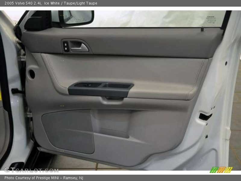 Ice White / Taupe/Light Taupe 2005 Volvo S40 2.4i