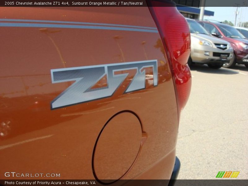 Sunburst Orange Metallic / Tan/Neutral 2005 Chevrolet Avalanche Z71 4x4