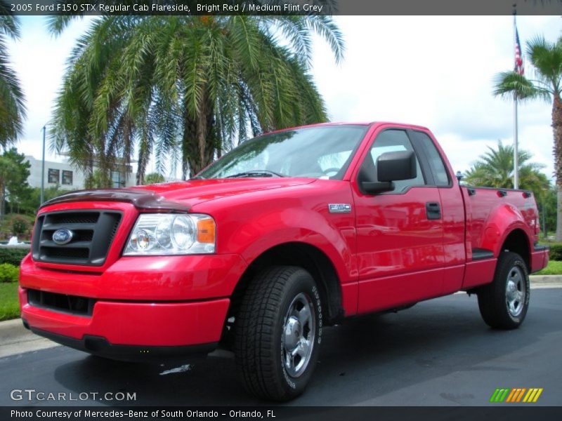 Front 3/4 View of 2005 F150 STX Regular Cab Flareside