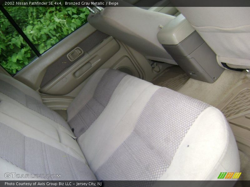 Bronzed Gray Metallic / Beige 2002 Nissan Pathfinder SE 4x4