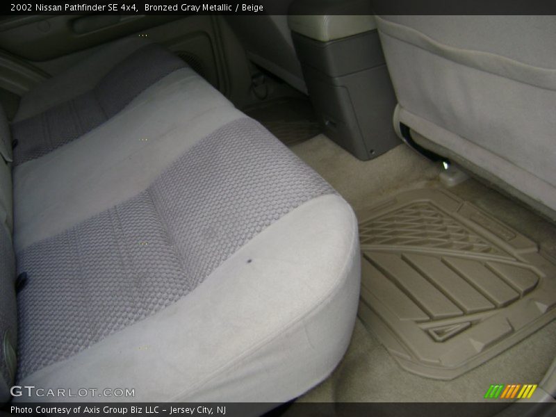Bronzed Gray Metallic / Beige 2002 Nissan Pathfinder SE 4x4