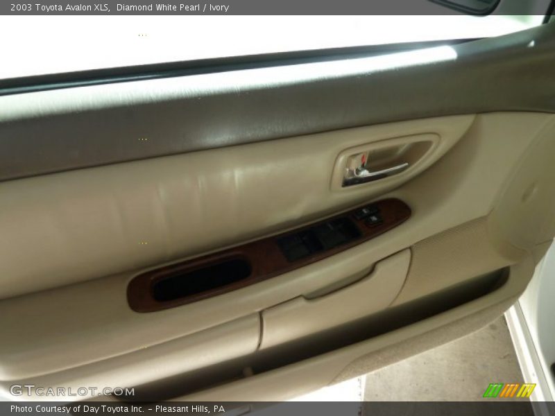 Diamond White Pearl / Ivory 2003 Toyota Avalon XLS