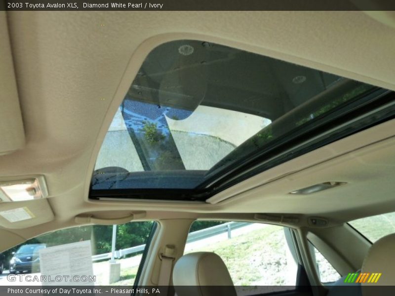 Diamond White Pearl / Ivory 2003 Toyota Avalon XLS