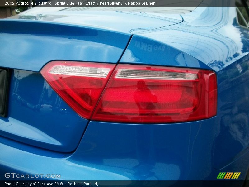Sprint Blue Pearl Effect / Pearl Silver Silk Nappa Leather 2009 Audi S5 4.2 quattro