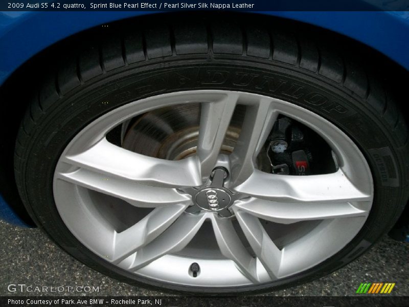 Sprint Blue Pearl Effect / Pearl Silver Silk Nappa Leather 2009 Audi S5 4.2 quattro