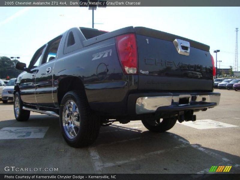 Dark Gray Metallic / Gray/Dark Charcoal 2005 Chevrolet Avalanche Z71 4x4