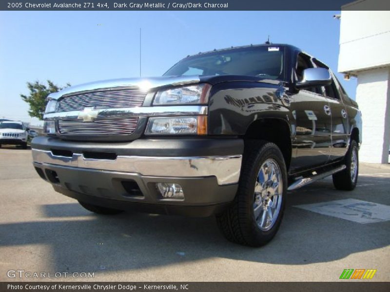 Dark Gray Metallic / Gray/Dark Charcoal 2005 Chevrolet Avalanche Z71 4x4