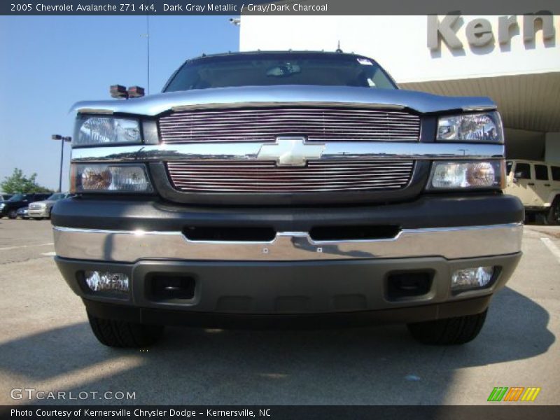 Dark Gray Metallic / Gray/Dark Charcoal 2005 Chevrolet Avalanche Z71 4x4