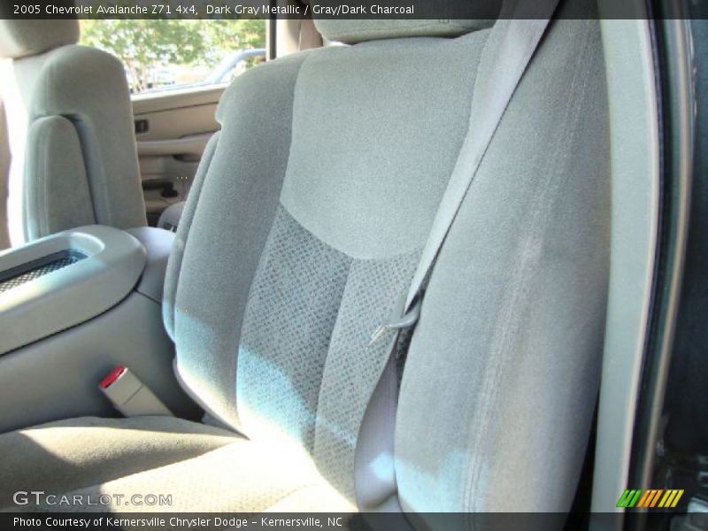 Dark Gray Metallic / Gray/Dark Charcoal 2005 Chevrolet Avalanche Z71 4x4