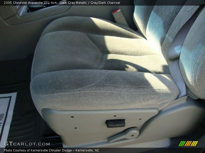 Dark Gray Metallic / Gray/Dark Charcoal 2005 Chevrolet Avalanche Z71 4x4